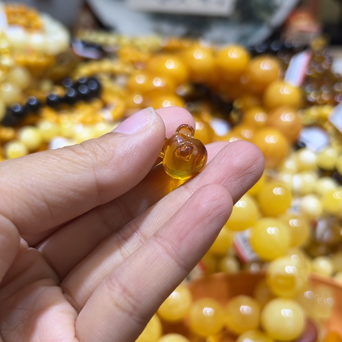 琥珀珠宝奇石未镶嵌