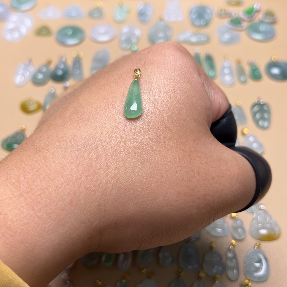 翡翠颈饰18K金镶嵌随行福瓜