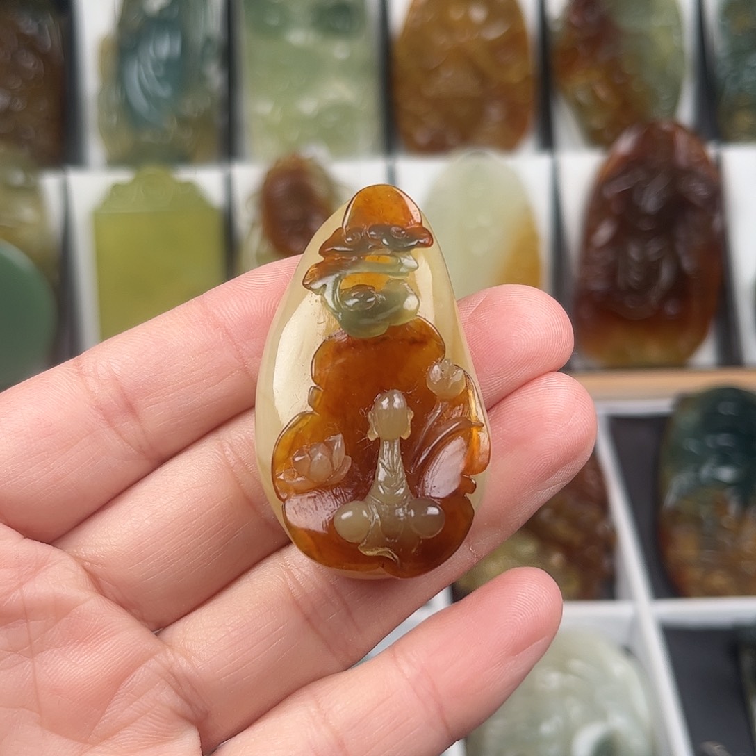 蛇纹石玉颈饰未镶嵌