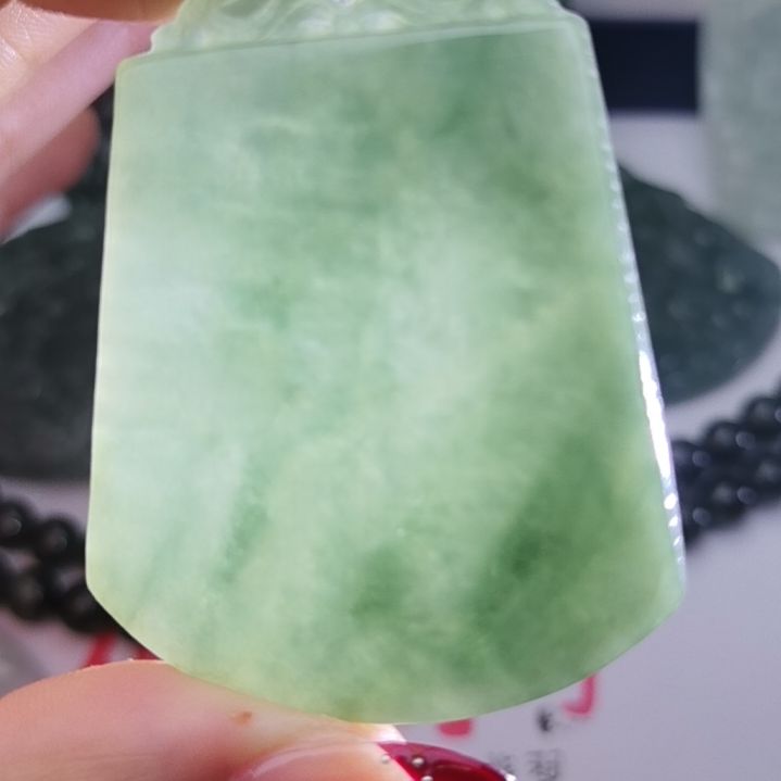 翡翠颈饰未镶嵌天然的A货翡翠