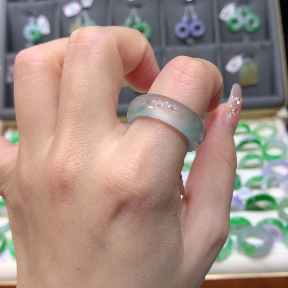 翡翠戒指未镶嵌翡翠