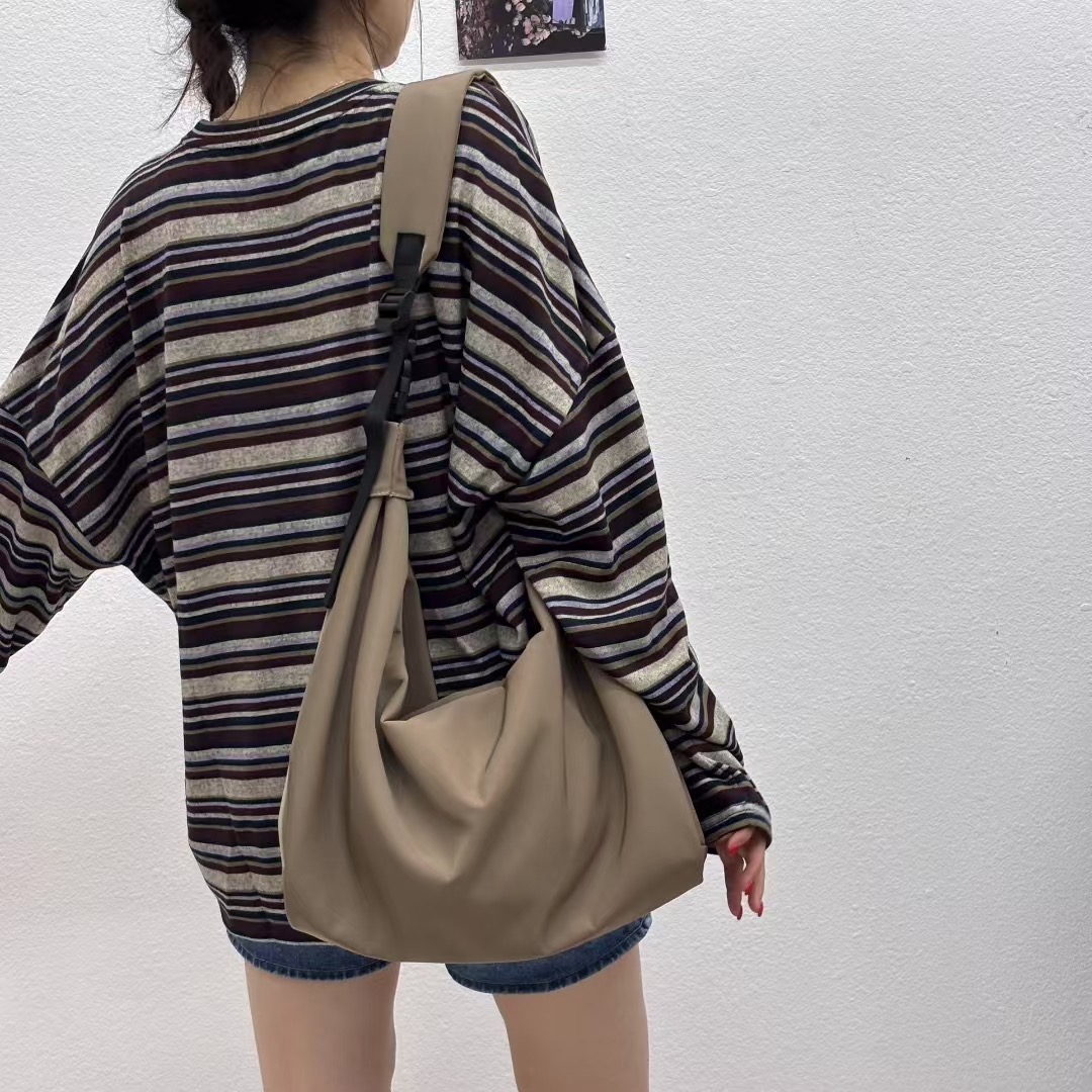 单肩包女韩版ins休闲旅行大容量 通勤文艺背包防水时尚斜挎包男潮