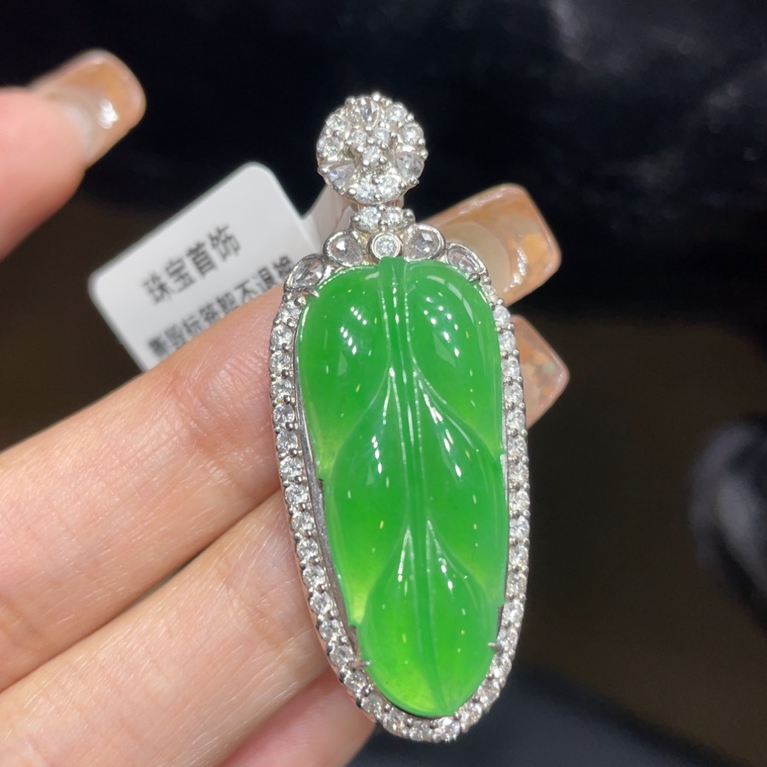 翡翠颈饰18K金镶嵌天然缅甸翡翠