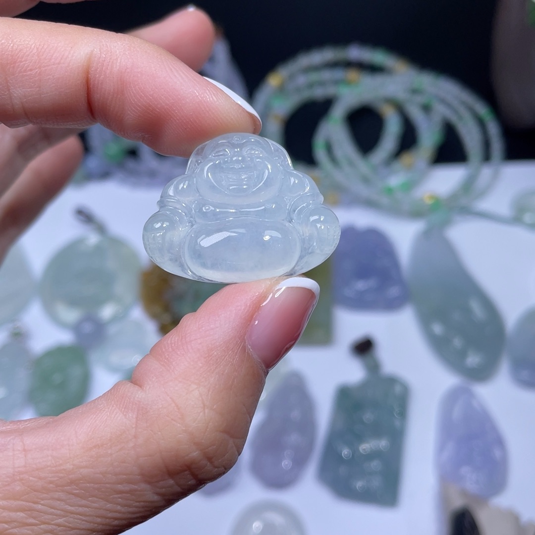 翡翠颈饰未镶嵌佛