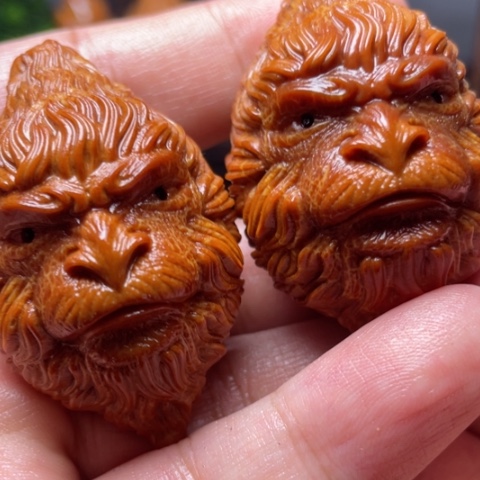 橄榄核把件大圣手球一对3.2左右