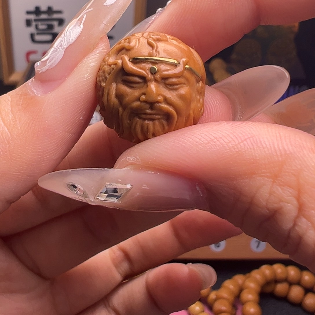 文玩核桃把件镶嵌款玉龙关公18左右尺寸全品有正常封口线