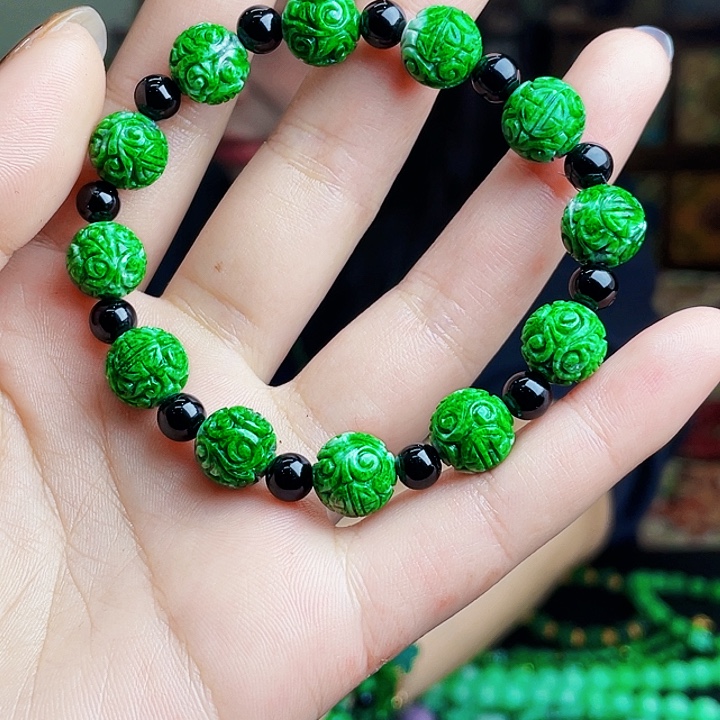 翡翠未镶嵌颈饰多样性