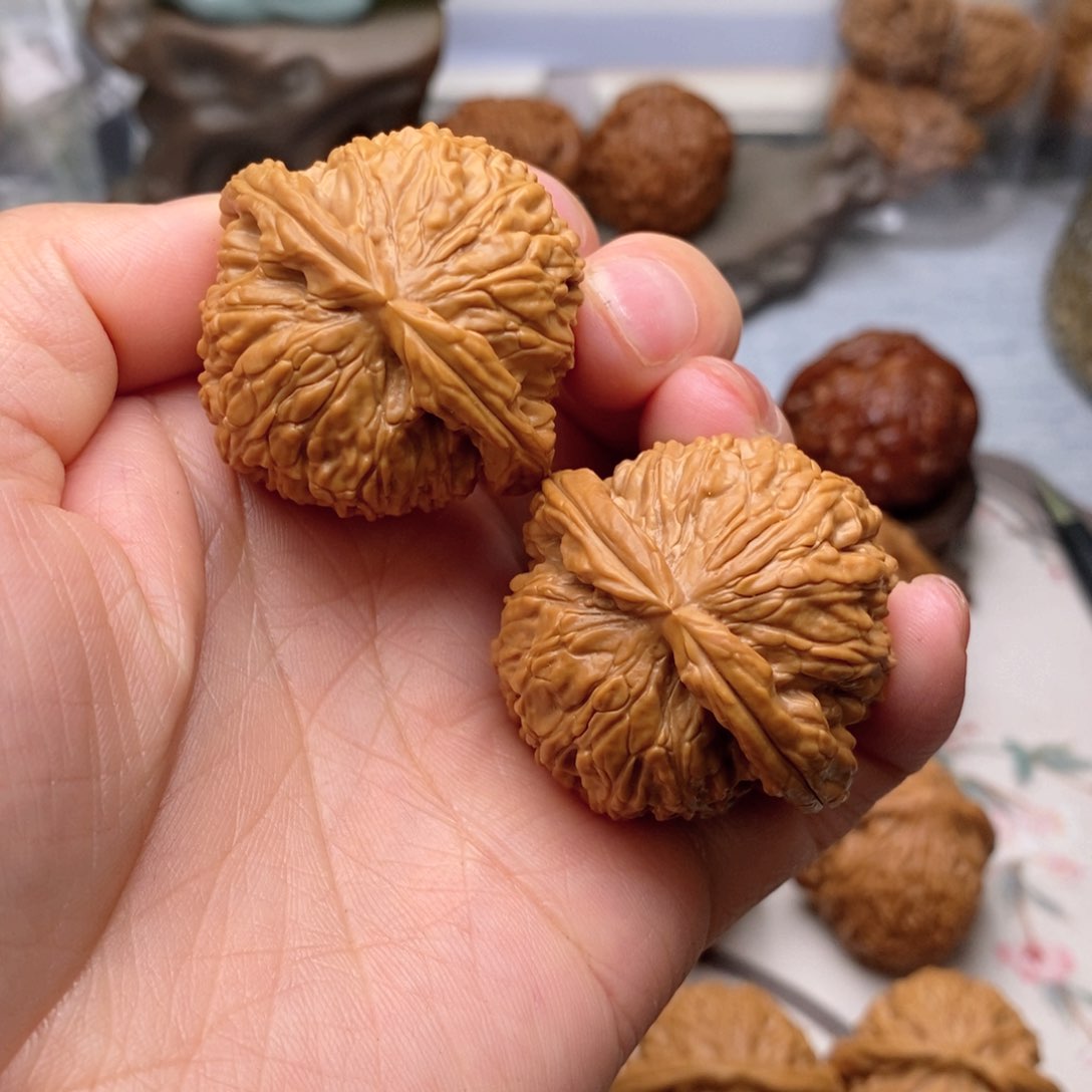 【闪购商品】文玩核桃把件白狮子