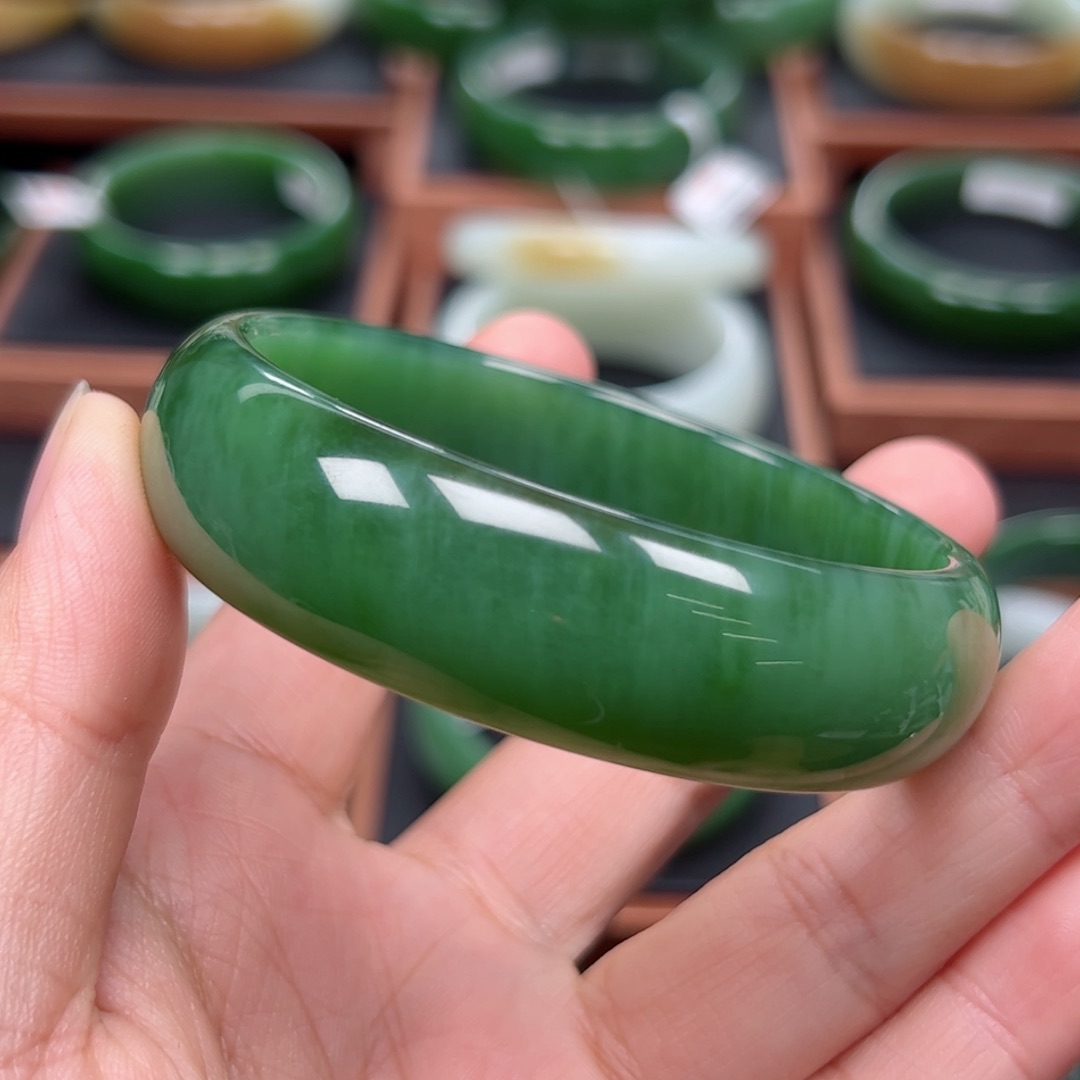 未镶嵌手镯和田玉（碧玉）