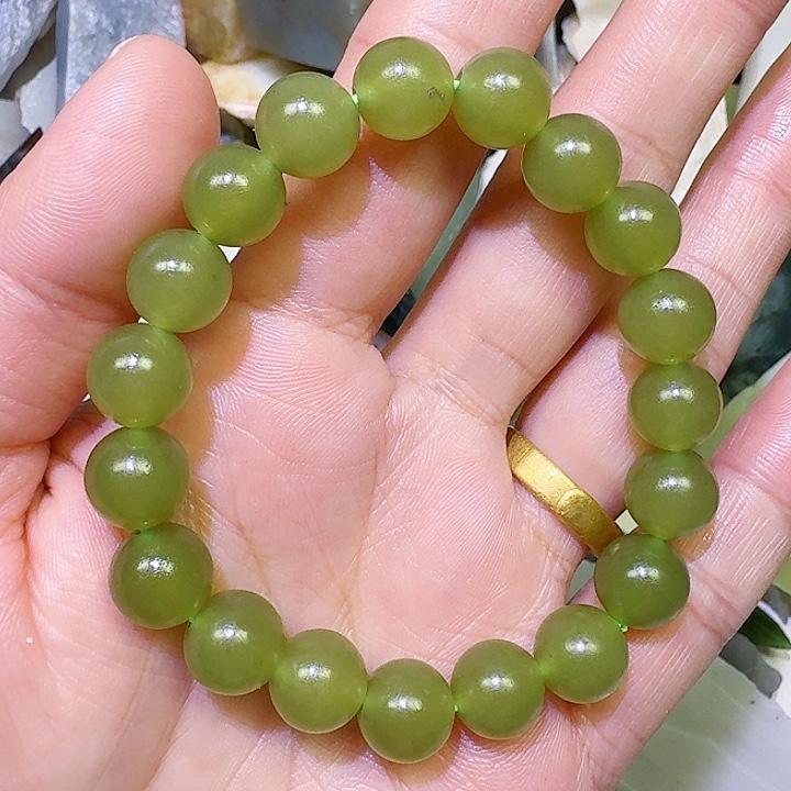 透闪石质玉未镶嵌珠宝奇石