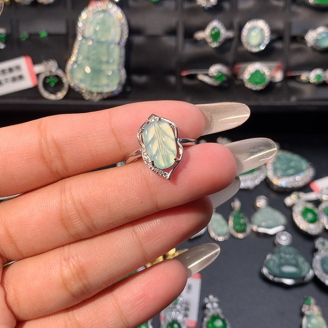 翡翠未镶嵌戒指戒指