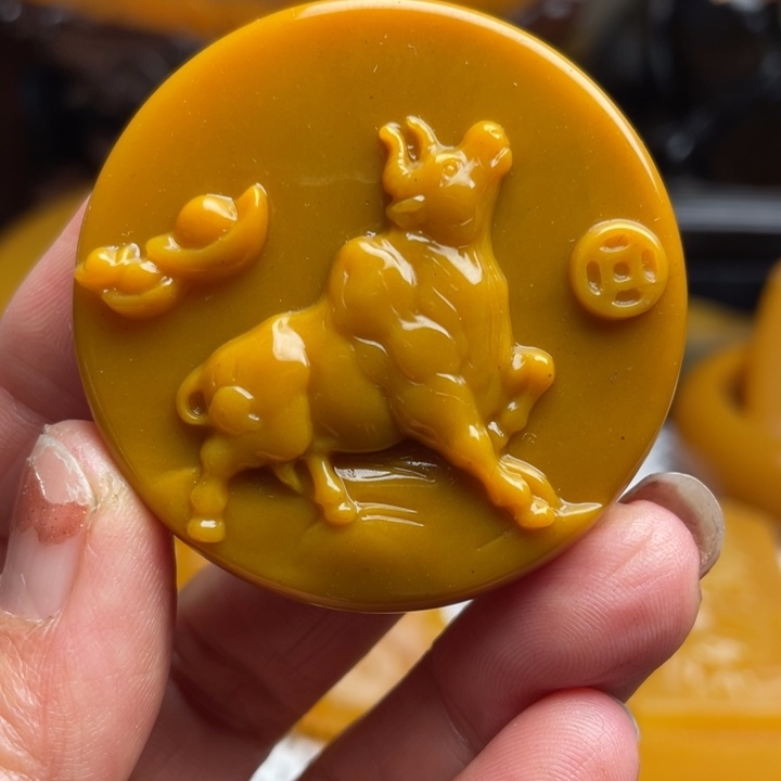 未镶嵌石英质玉（黄龙玉）颈饰