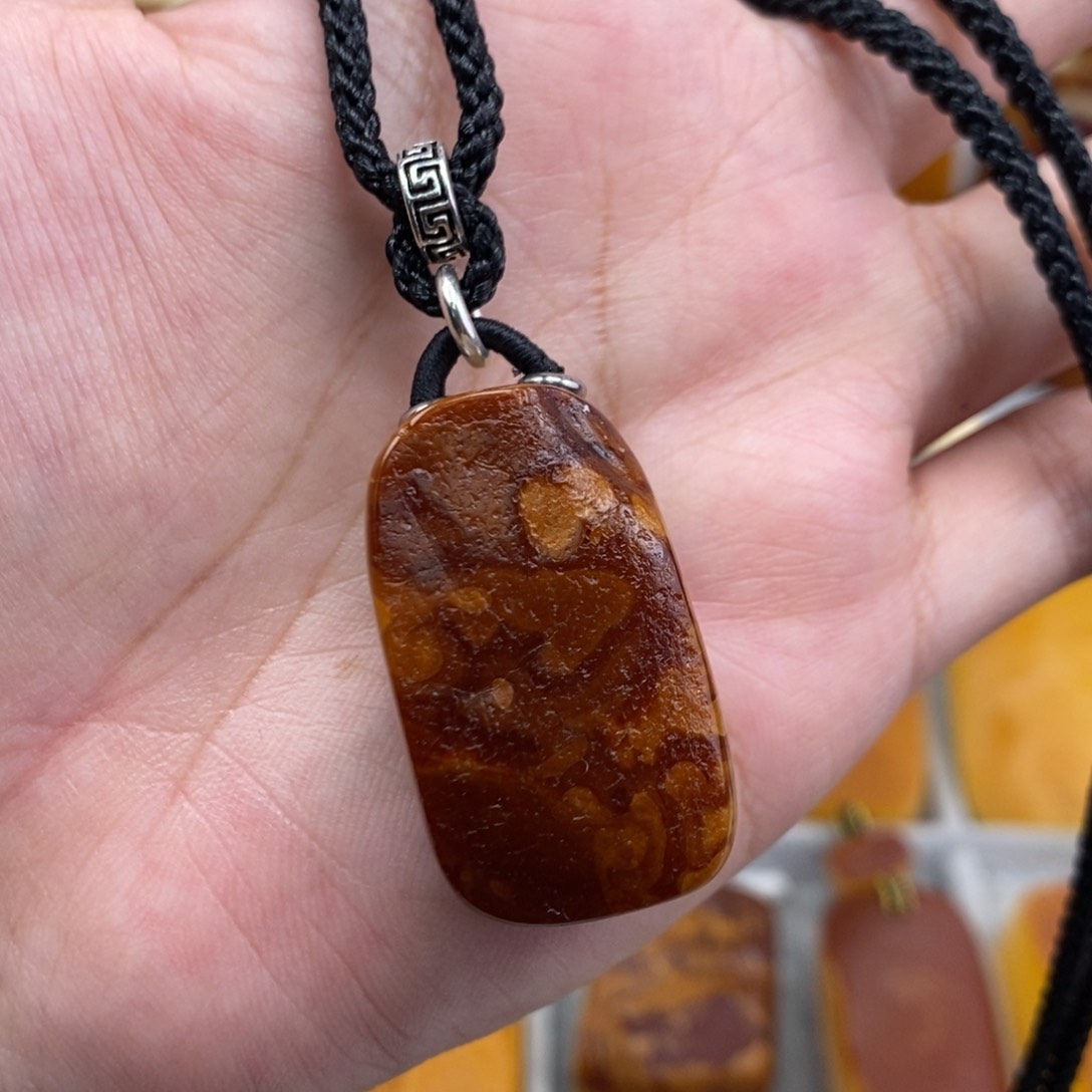 琥珀吊坠(赠链)未镶嵌