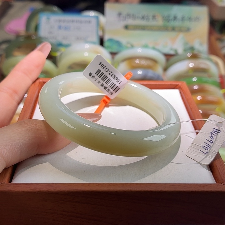 和田玉未镶嵌手镯5    55+