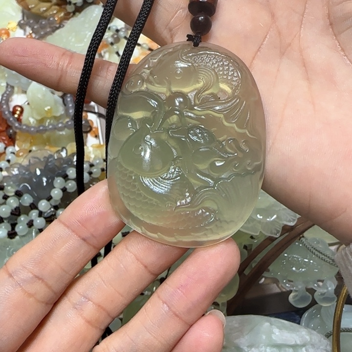 蛇纹石玉吊坠未镶嵌