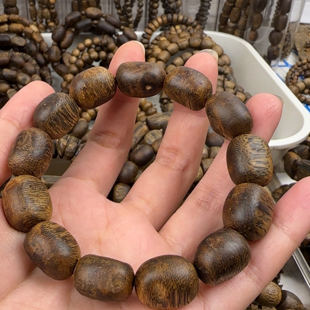 沉香手串单圈留疤乌身15克老料