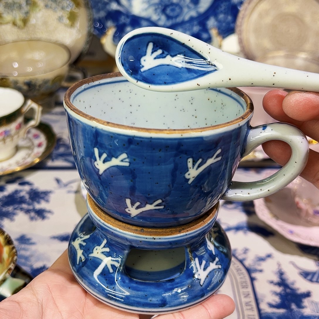 咖啡杯和茶杯是我们学校一块