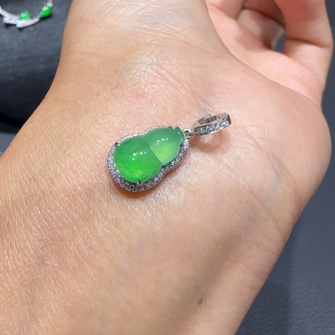翡翠颈饰18K金镶嵌葫芦
