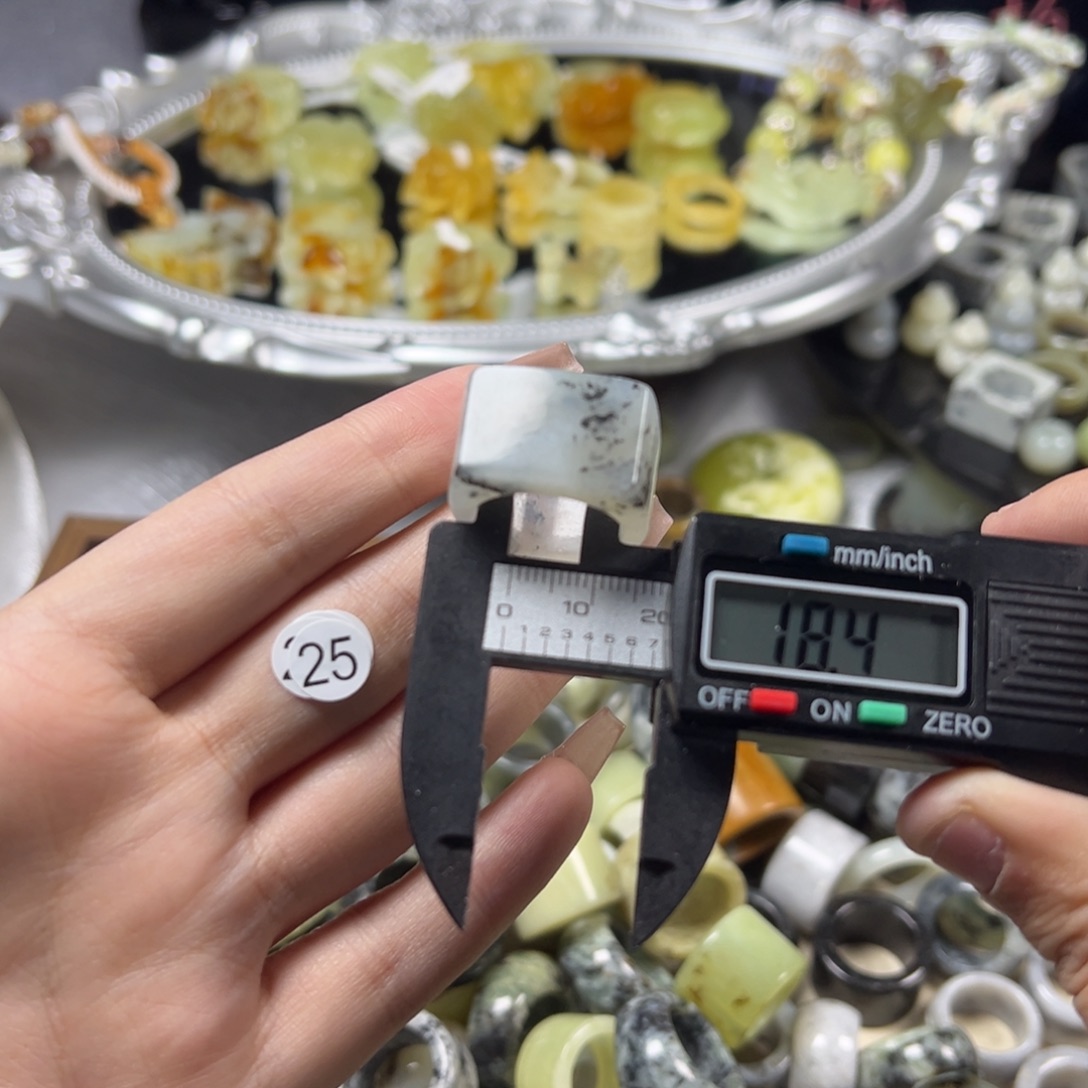 蛇纹石玉未镶嵌戒指