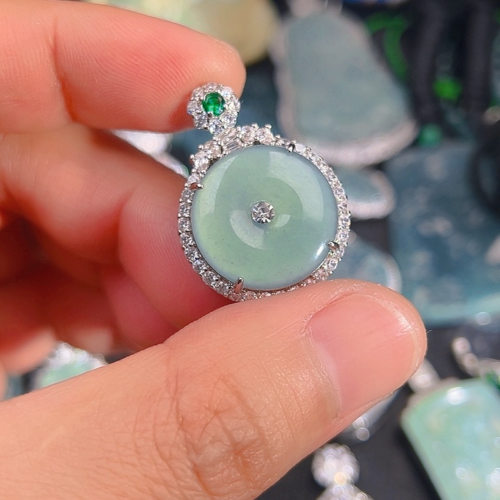 翡翠颈饰未镶嵌5，