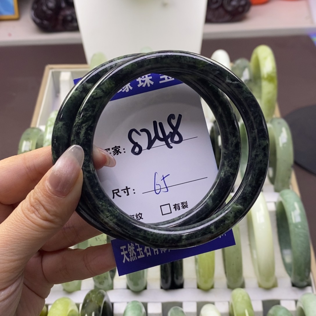 蛇纹石玉未镶嵌手镯