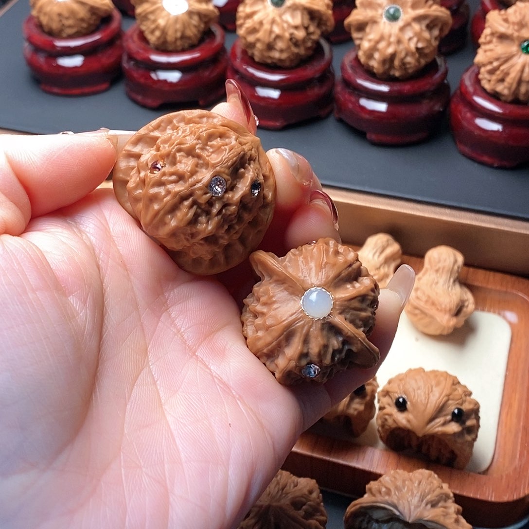 文玩核桃吊坠小**、瓷娃娃