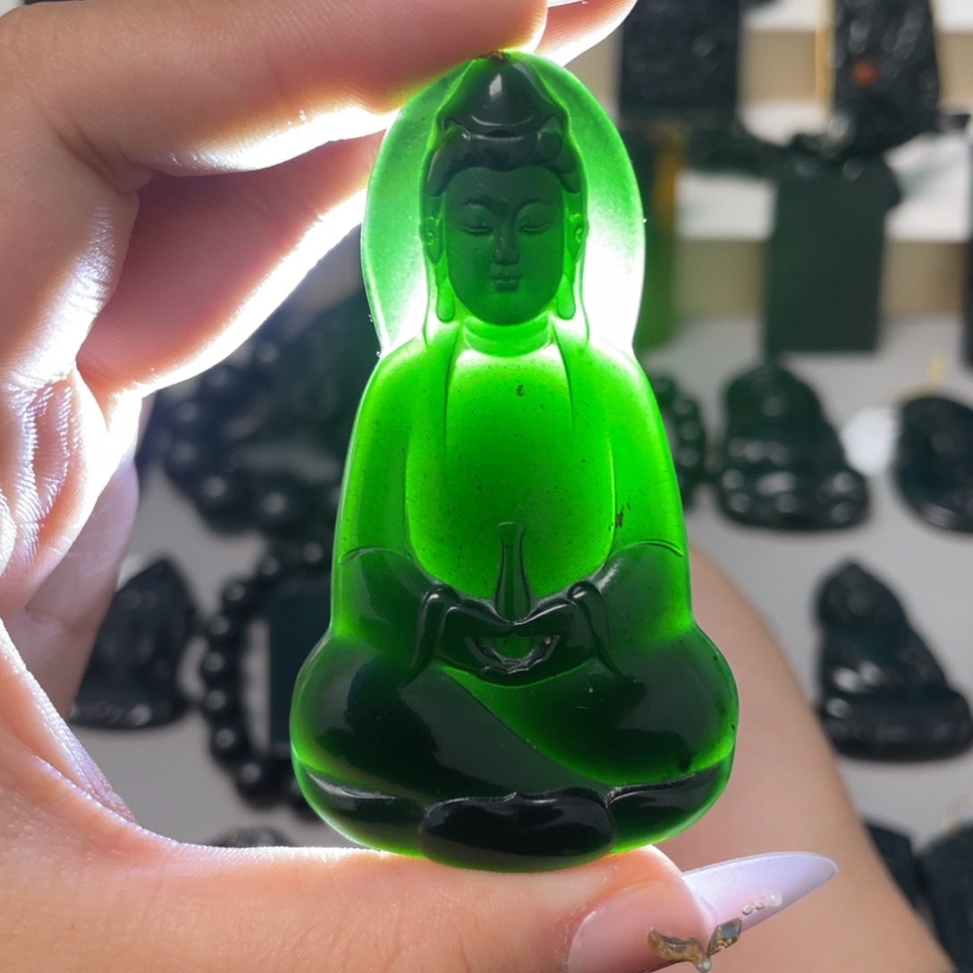 未镶嵌蛇纹石玉吊坠