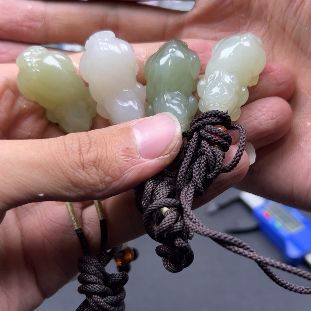 和田玉颈饰未镶嵌貔恘多样性拍一发一