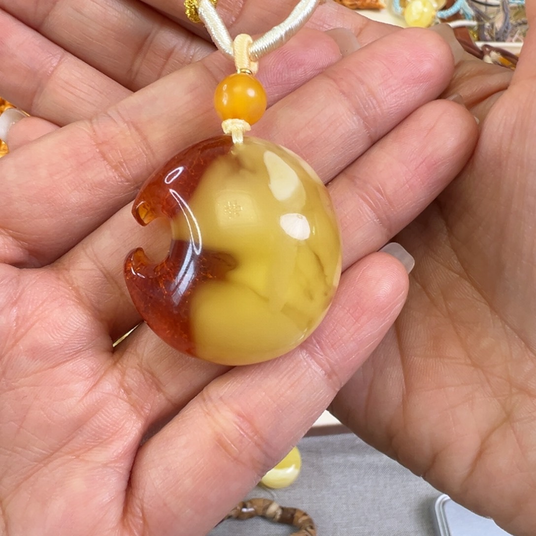 蜜蜡裸石未镶嵌蜜蜡