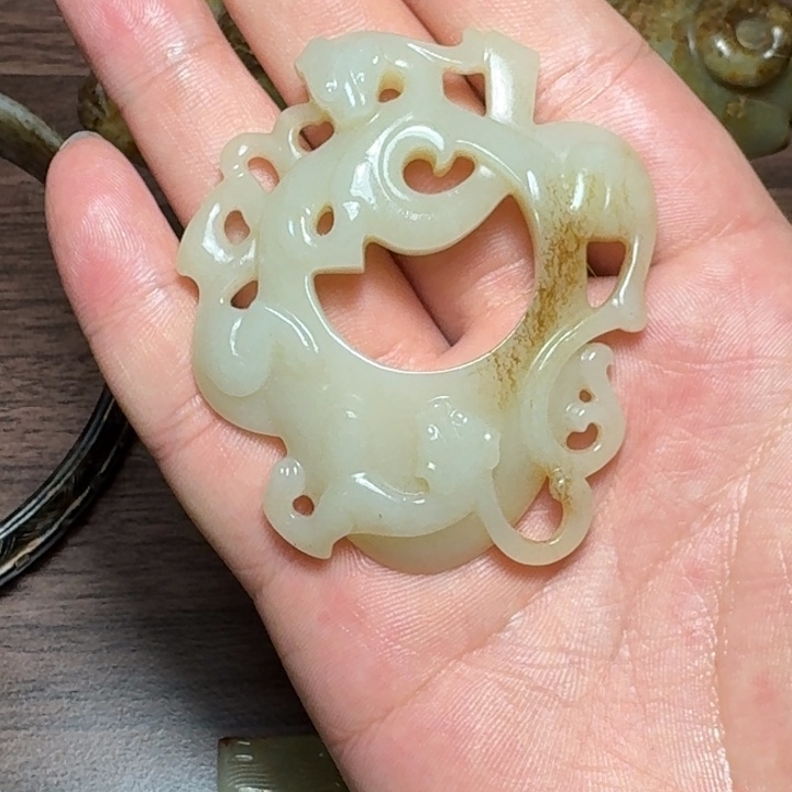 菱***料和田玉未镶嵌挂件