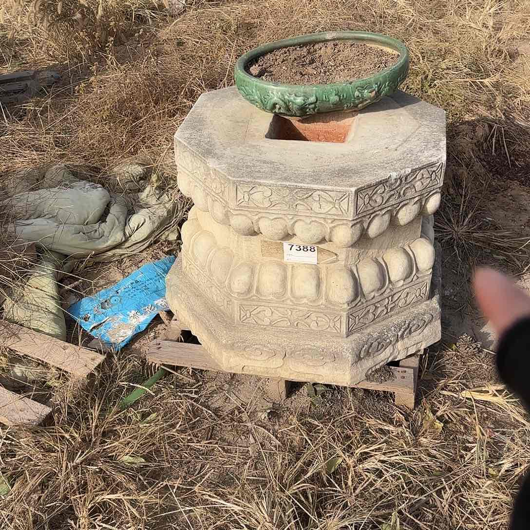 石材底座一个，伴奏，不包卸