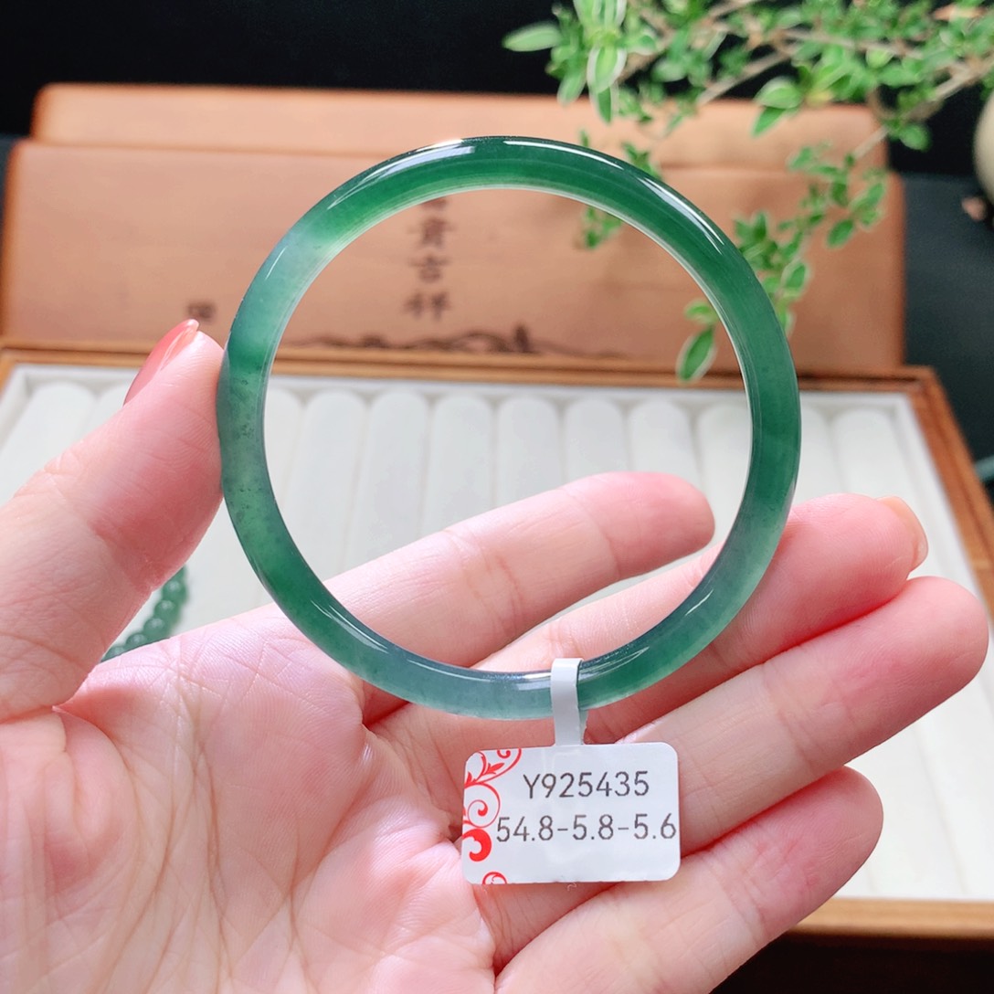 未镶嵌手镯（圆镯）翡翠