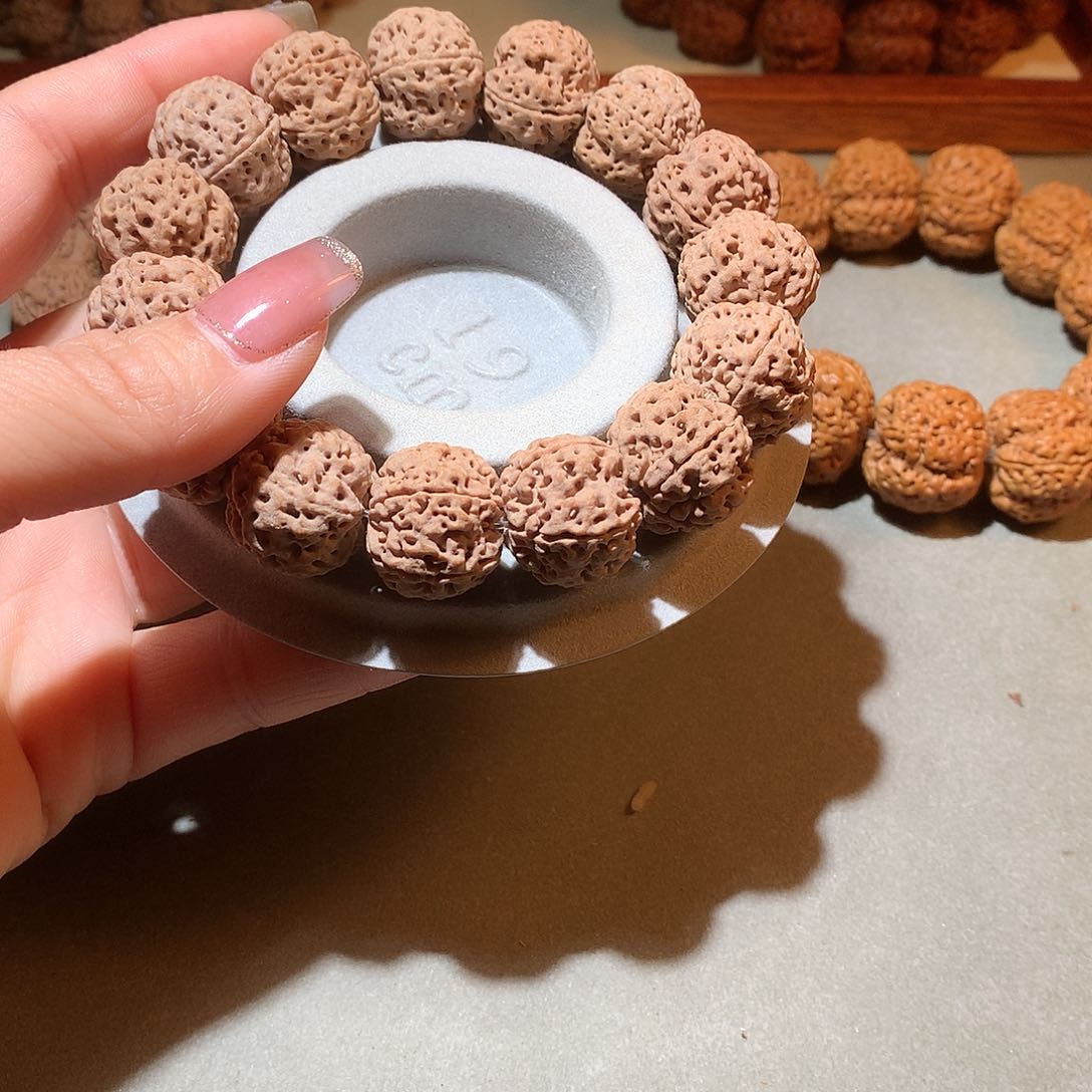 金刚菩提手串精***?20尺寸安娜蜂王