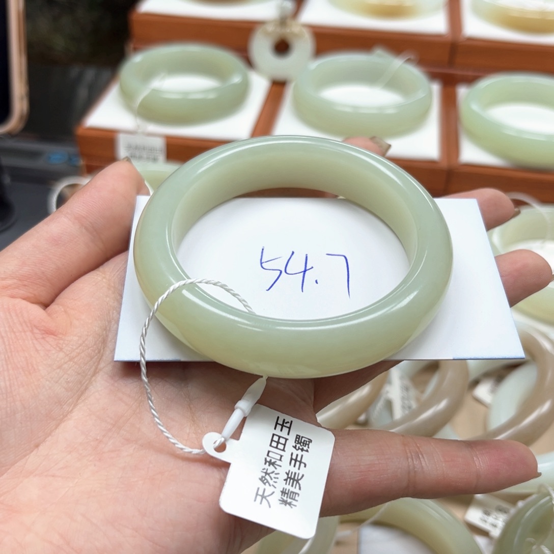 未镶嵌手镯和田玉小**儿浅晴