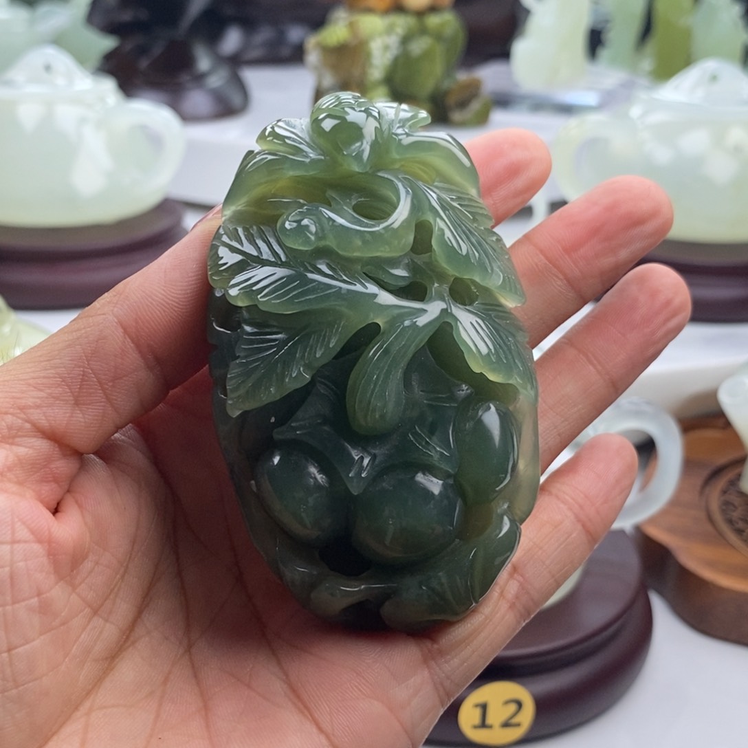 蛇纹石玉未镶嵌四大名玉把件