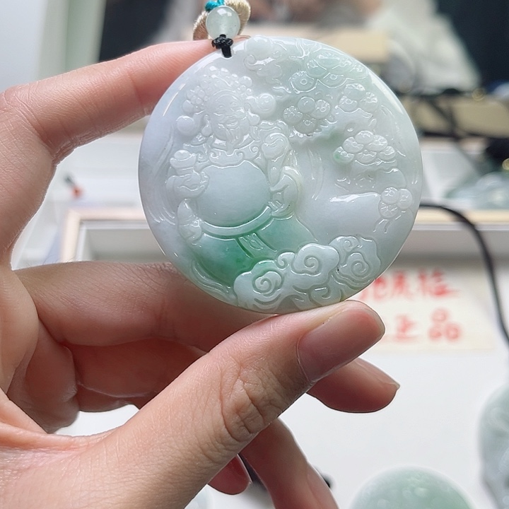 翡翠颈饰未镶嵌翡翠