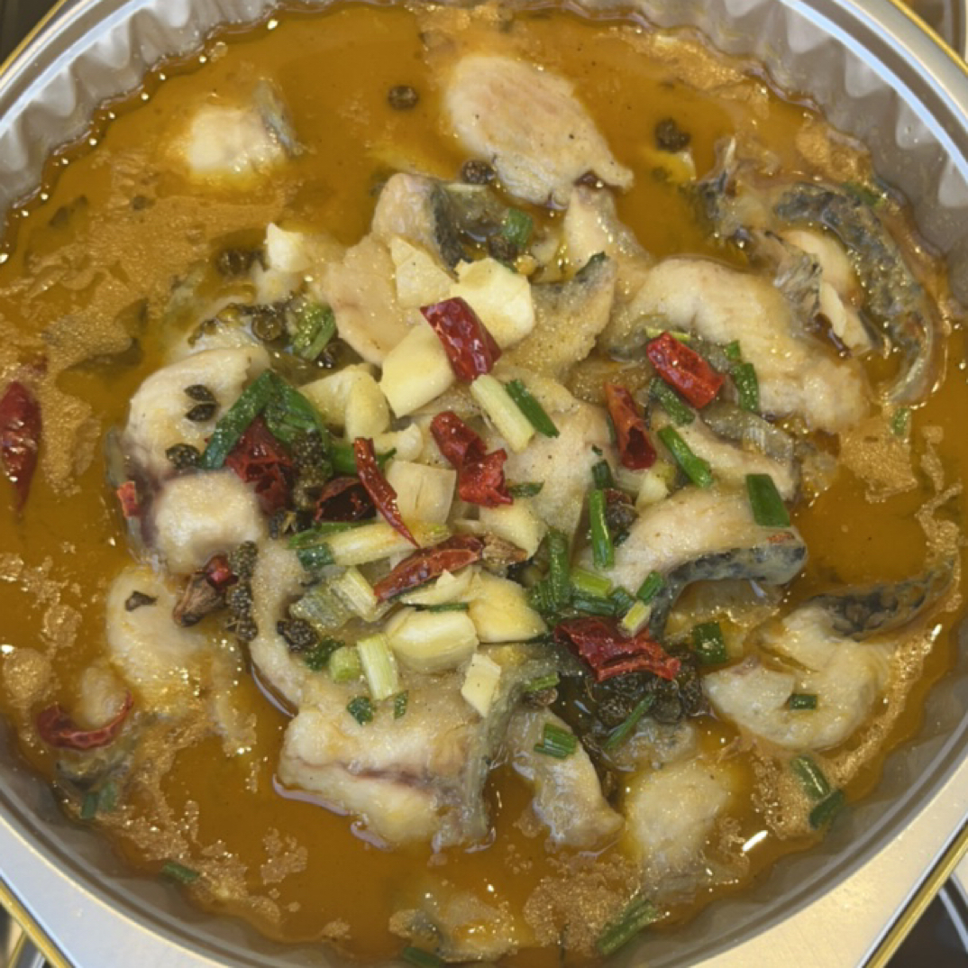 新鲜酸菜鱼锅子（送烫菜）