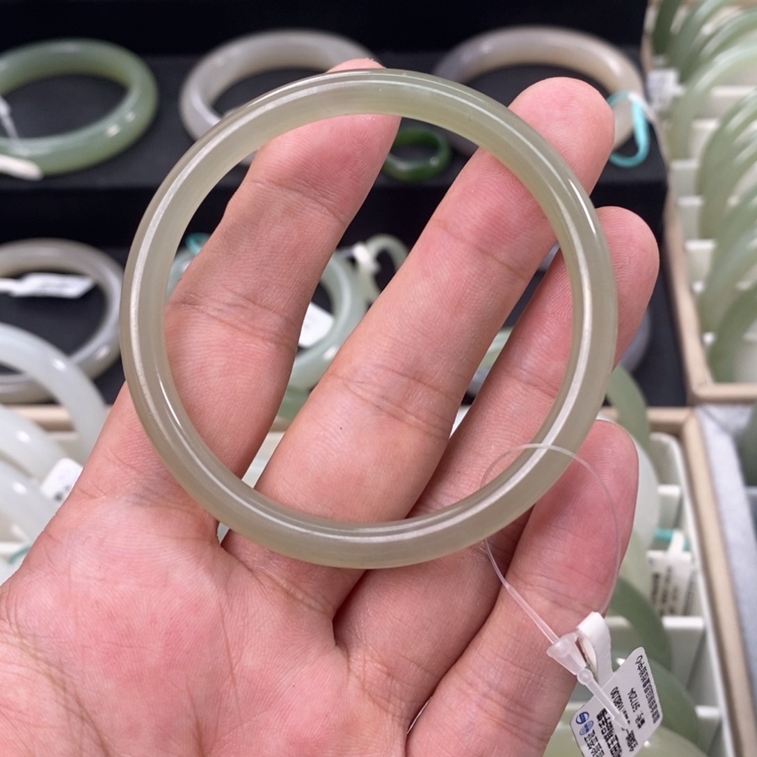 和田玉手镯未镶嵌53