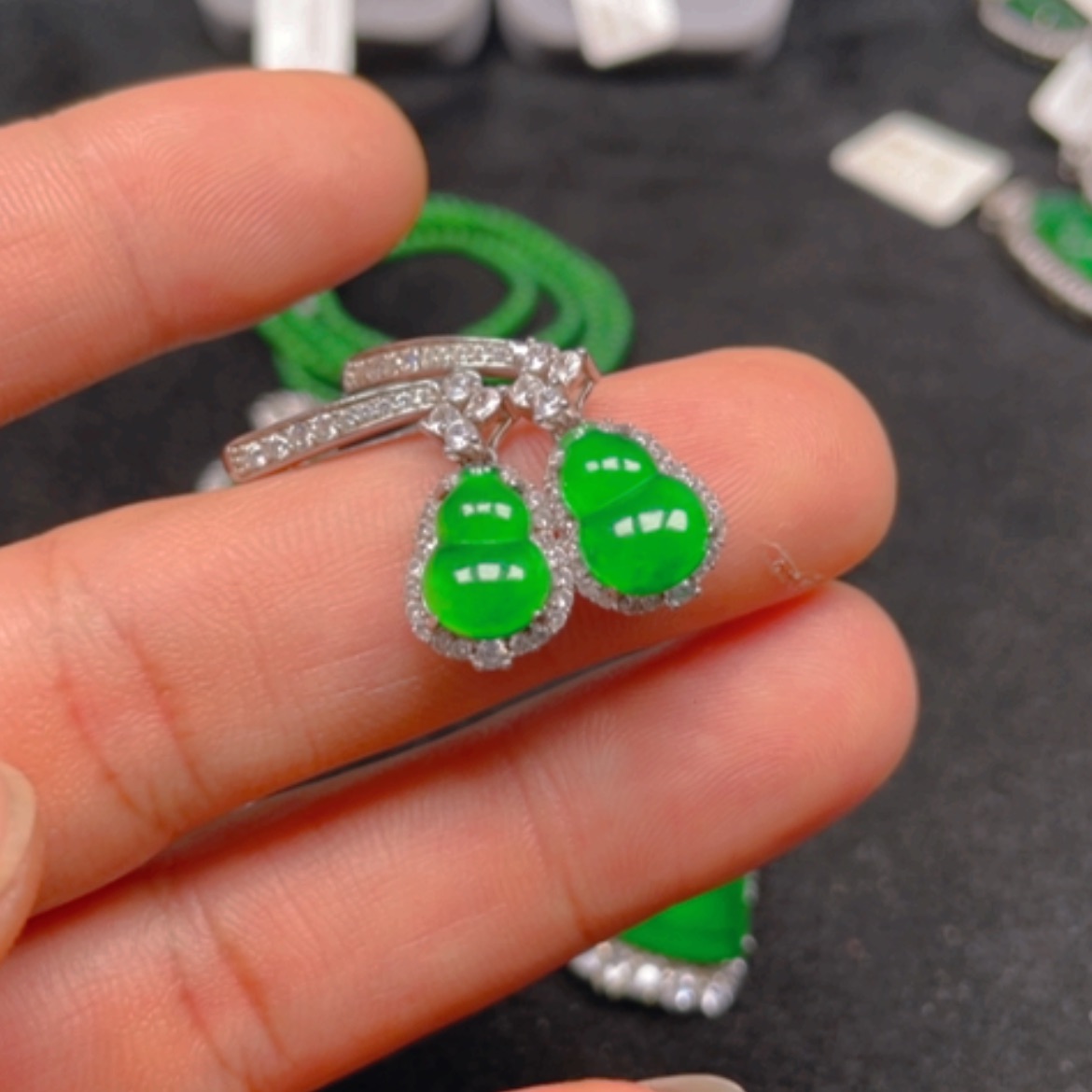 【闪购商品】翡翠颈饰银S925镶嵌耳钉