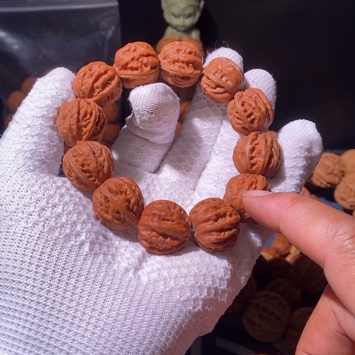 手串文玩核桃……30