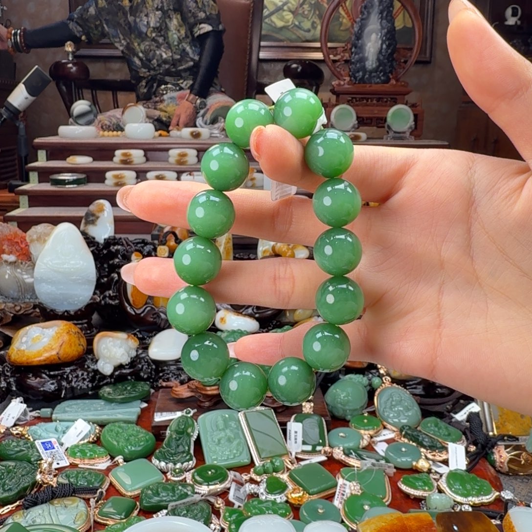 欢***乐和田玉（碧玉）未镶嵌手链