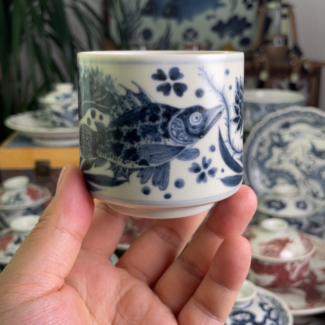 元青花鱼藻纹杯子微瑕