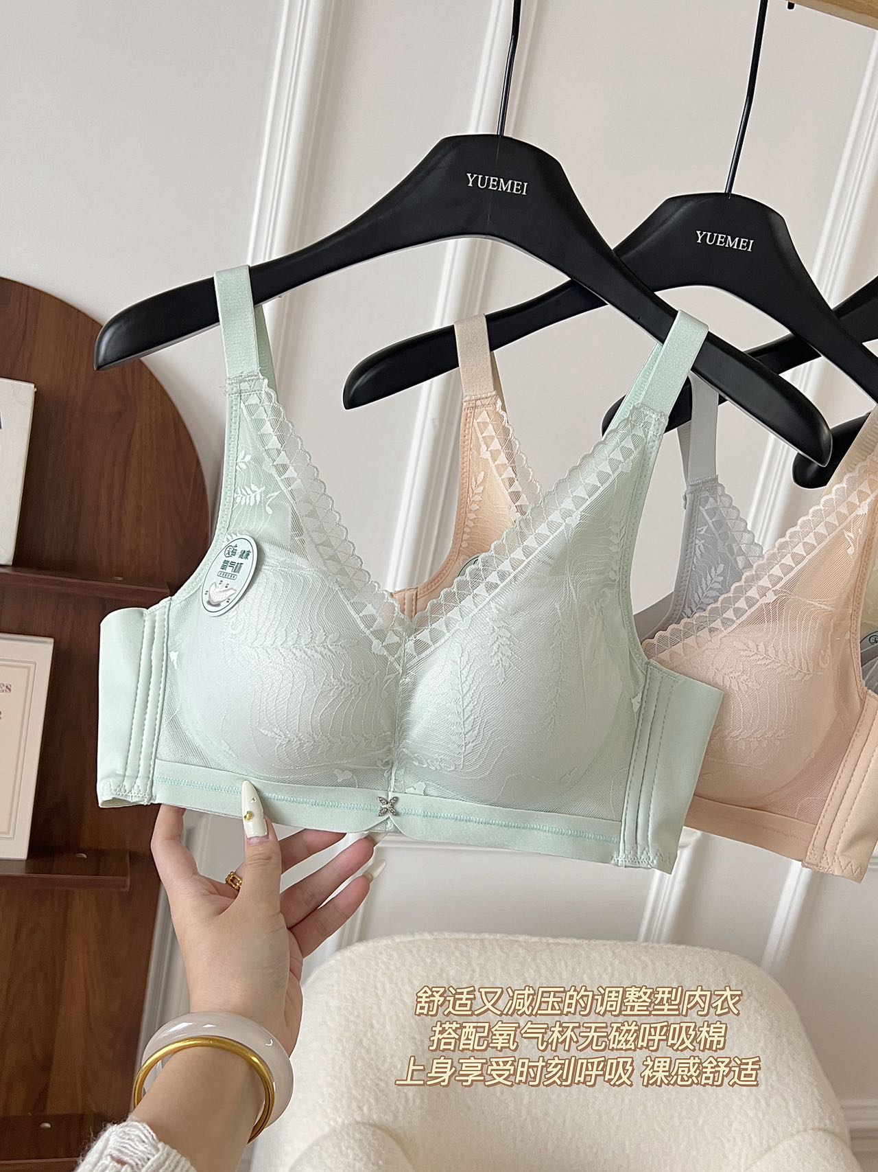 新款一片式内衣女薄款聚拢小胸上托防下垂收副乳无钢圈舒适文胸罩