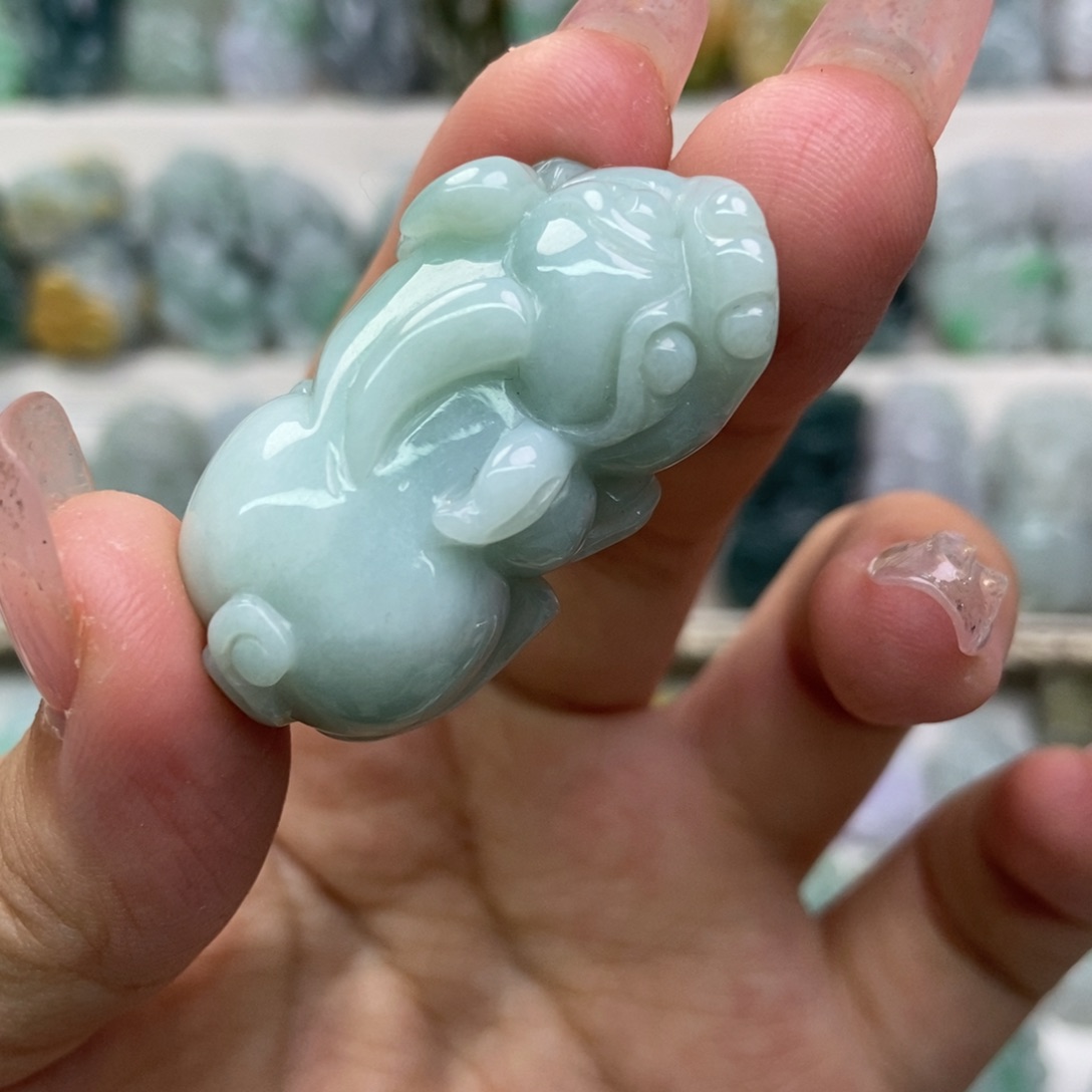 翡翠未镶嵌吊坠(赠链)