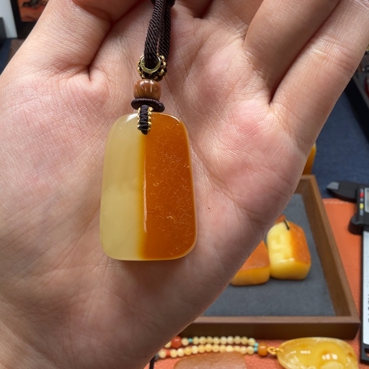 蜜蜡未镶嵌吊坠(赠链)