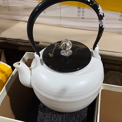 微瑕，明火，不能干烧，900毫升配礼盒