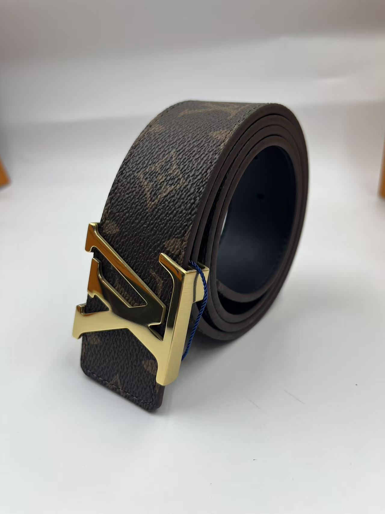 L/Z/v腰带男款皮带休闲字母时尚男光身男士商务蓝色