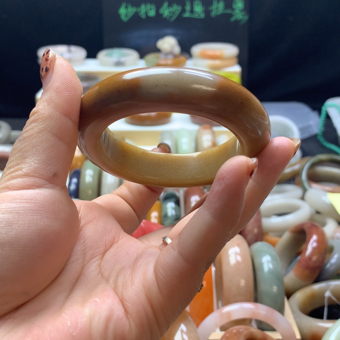 石英质玉手镯未镶嵌