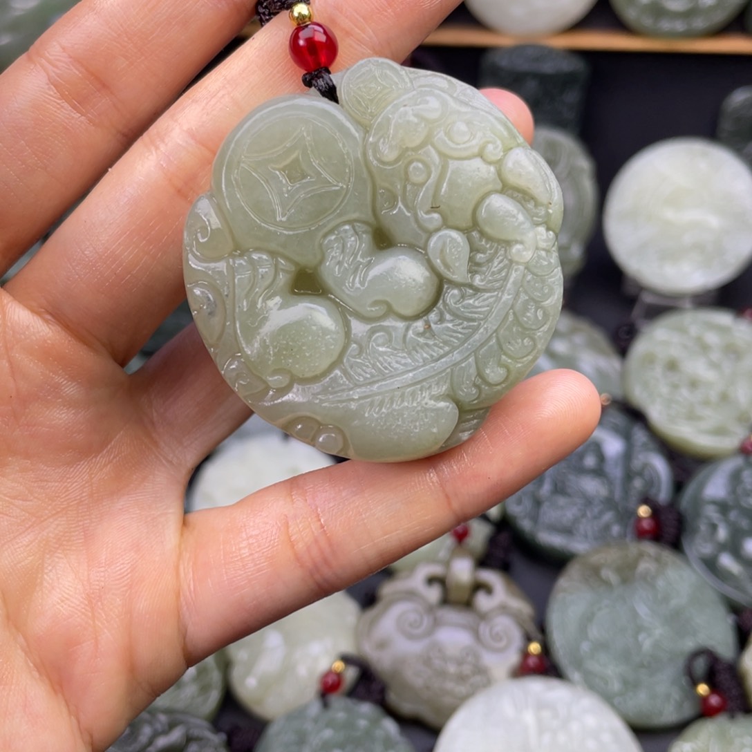 和田玉颈饰未镶嵌