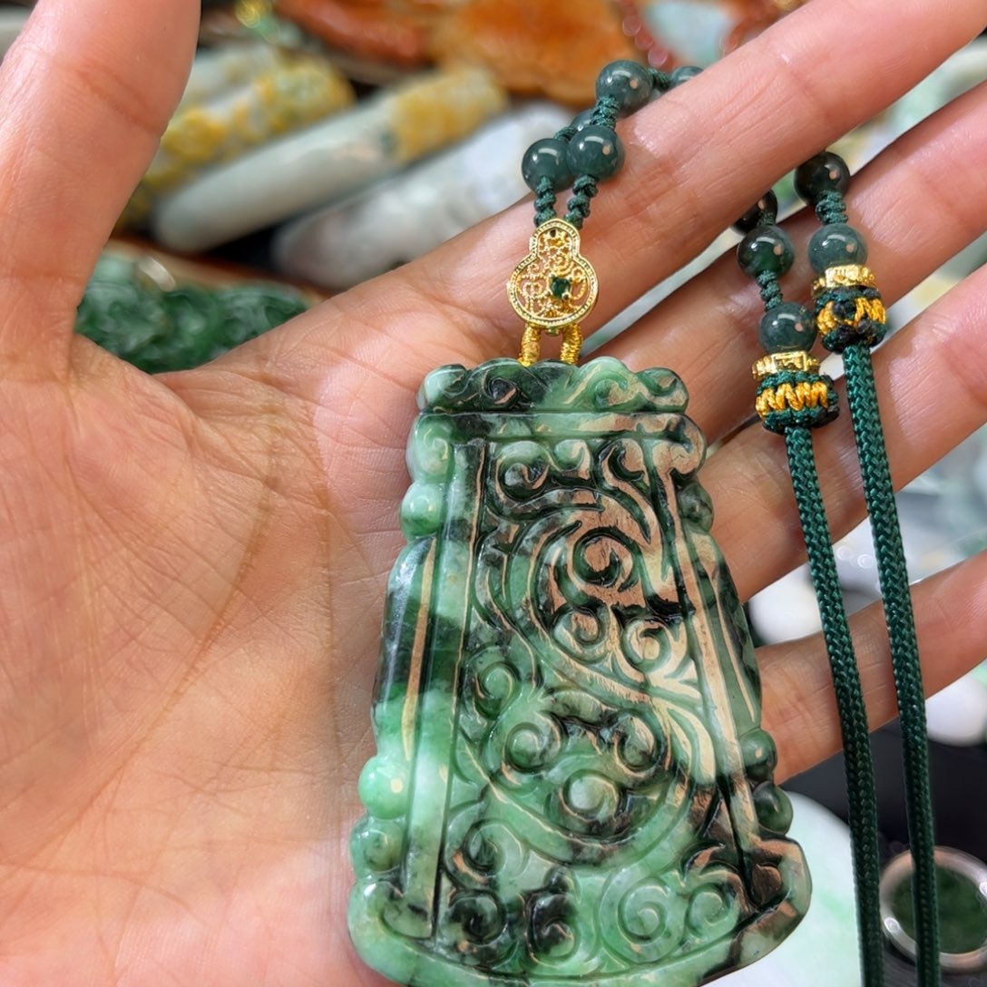 翡翠颈饰未镶嵌待编款